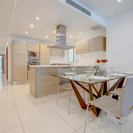 Superlative Maisonette Steps To St Georges Bay