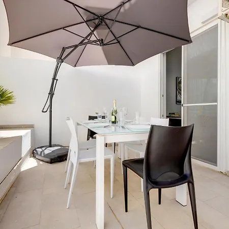 Superlative Maisonette Steps To St Georges Bay Apartmán