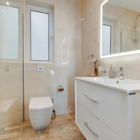 Superlative Maisonette Steps To St Georges Bay Appartamento San Giuliano