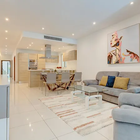 Superlative Maisonette Steps To St Georges Bay