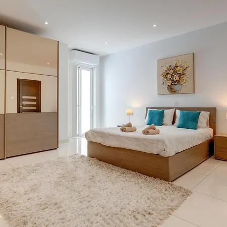 Superlative Maisonette Steps To St Georges Bay 公寓