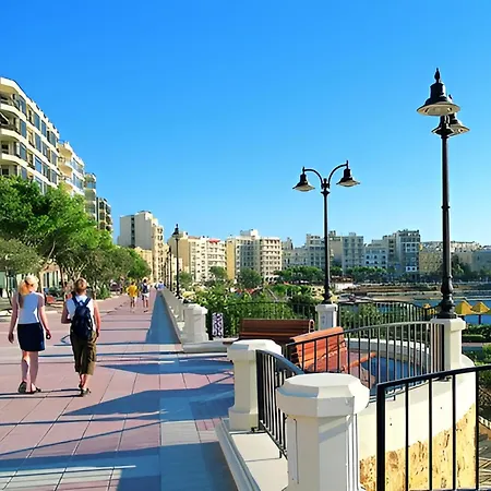 Superlative Maisonette Steps To St Georges Bay 公寓 Saint Julian's